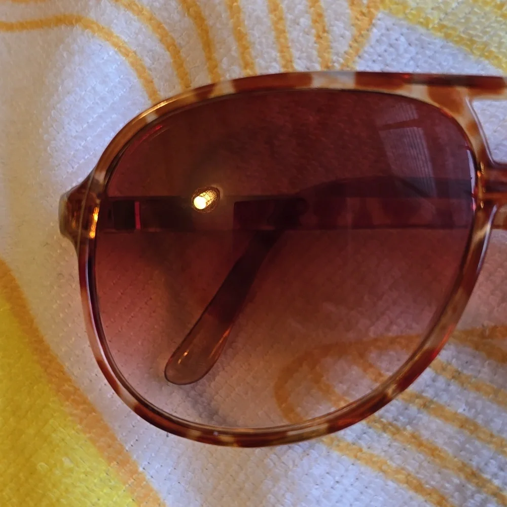 VGUC- Vintage Large Pilot Sunglasses with Gradient Lens Tortoise Frame - Picture 8 of 14